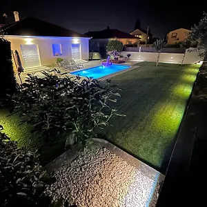 https://house-tony-with-private-pool-parking-near-beach.hotelinzadar.com